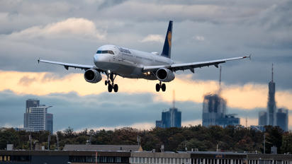 D-AIRF - Lufthansa Airbus A321
