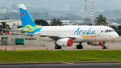 P4-AAK - Aruba Airlines Airbus A320