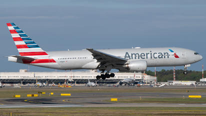 N784AN - American Airlines Boeing 777-200ER
