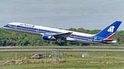 Air Transat - Boeing 757-200 C-GTSN