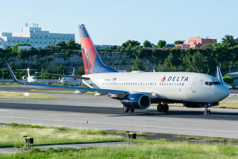 N309DE - Delta Air Lines Boeing 737-700