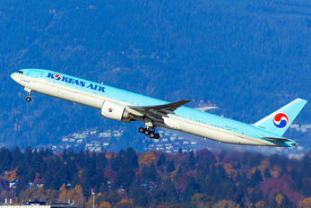 HL8209 - Korean Air Boeing 777-300ER