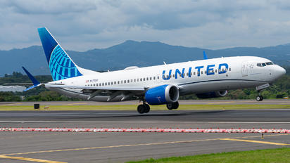 N17300 - United Airlines Boeing 737-8 MAX