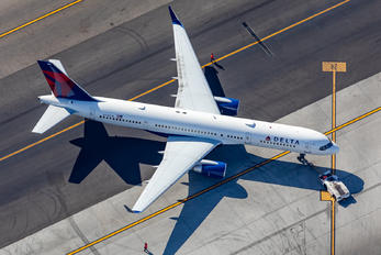 N710TW - Delta Air Lines Boeing 757-200