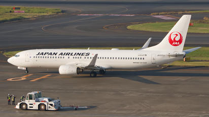 JA333J - JAL - Japan Airlines Boeing 737-800