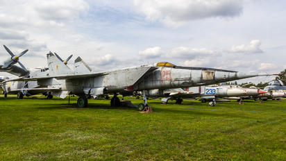 25 - Russia - Air Force Mikoyan-Gurevich MiG-25RB