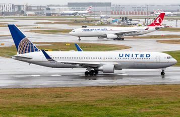 N667UA - United Airlines Boeing 767-300ER