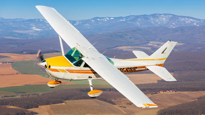 OM-RNR - Private Cessna 172 Skyhawk (all models except RG)