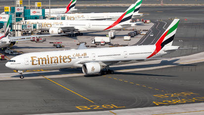 A6-ECV - Emirates Airlines Boeing 777-300ER