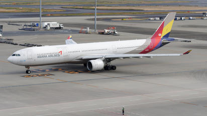 HL8282 - Asiana Airlines Airbus A330-300