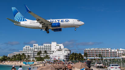N21723 - United Airlines Boeing 737-700