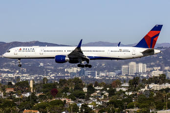 N589NW - Delta Air Lines Boeing 757-300