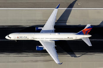 N688DL - Delta Air Lines Boeing 757-200