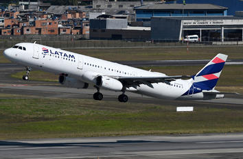 PT-MXA - LATAM Brasil Airbus A321