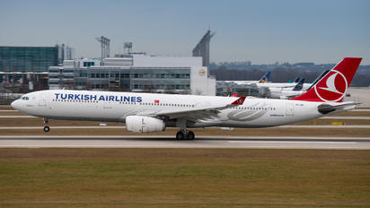 TC-JNN - Turkish Airlines Airbus A330-300