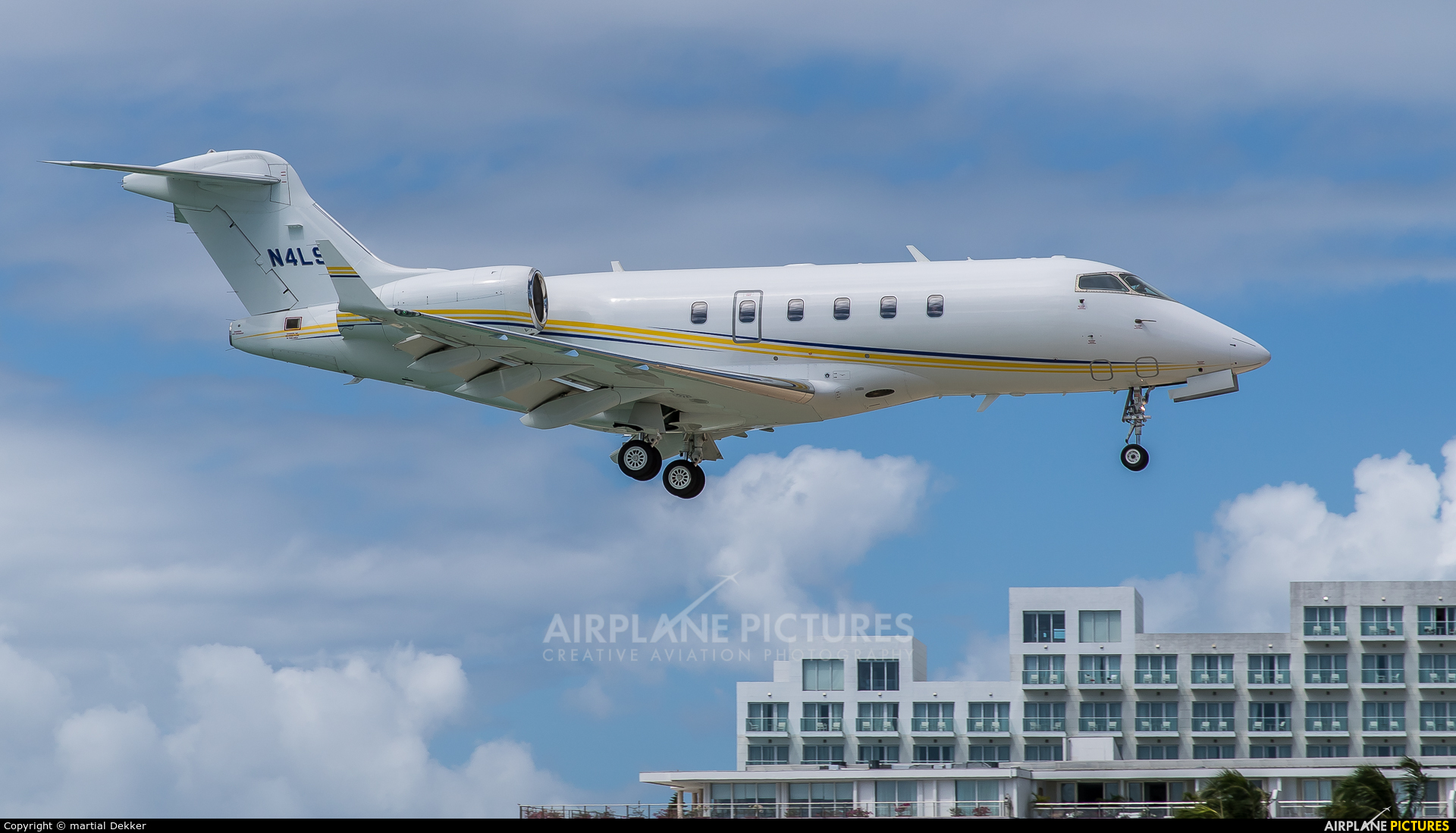 Private N4LS aircraft at Sint Maarten - Princess Juliana Intl