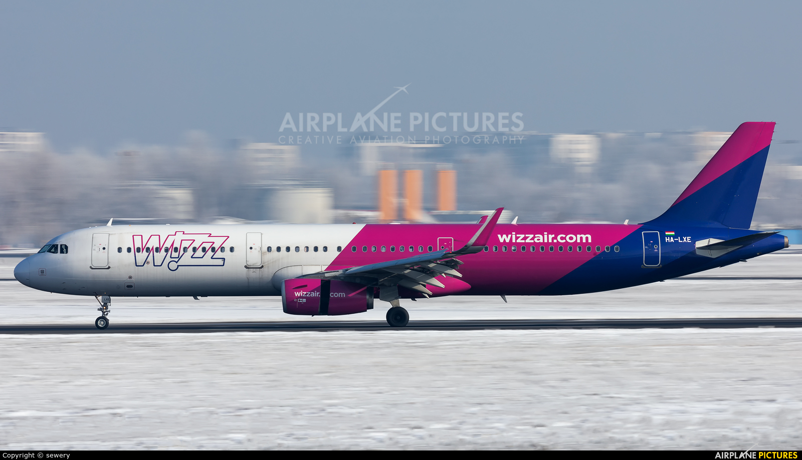 Wizz Air HA-LXE aircraft at Warsaw - Frederic Chopin