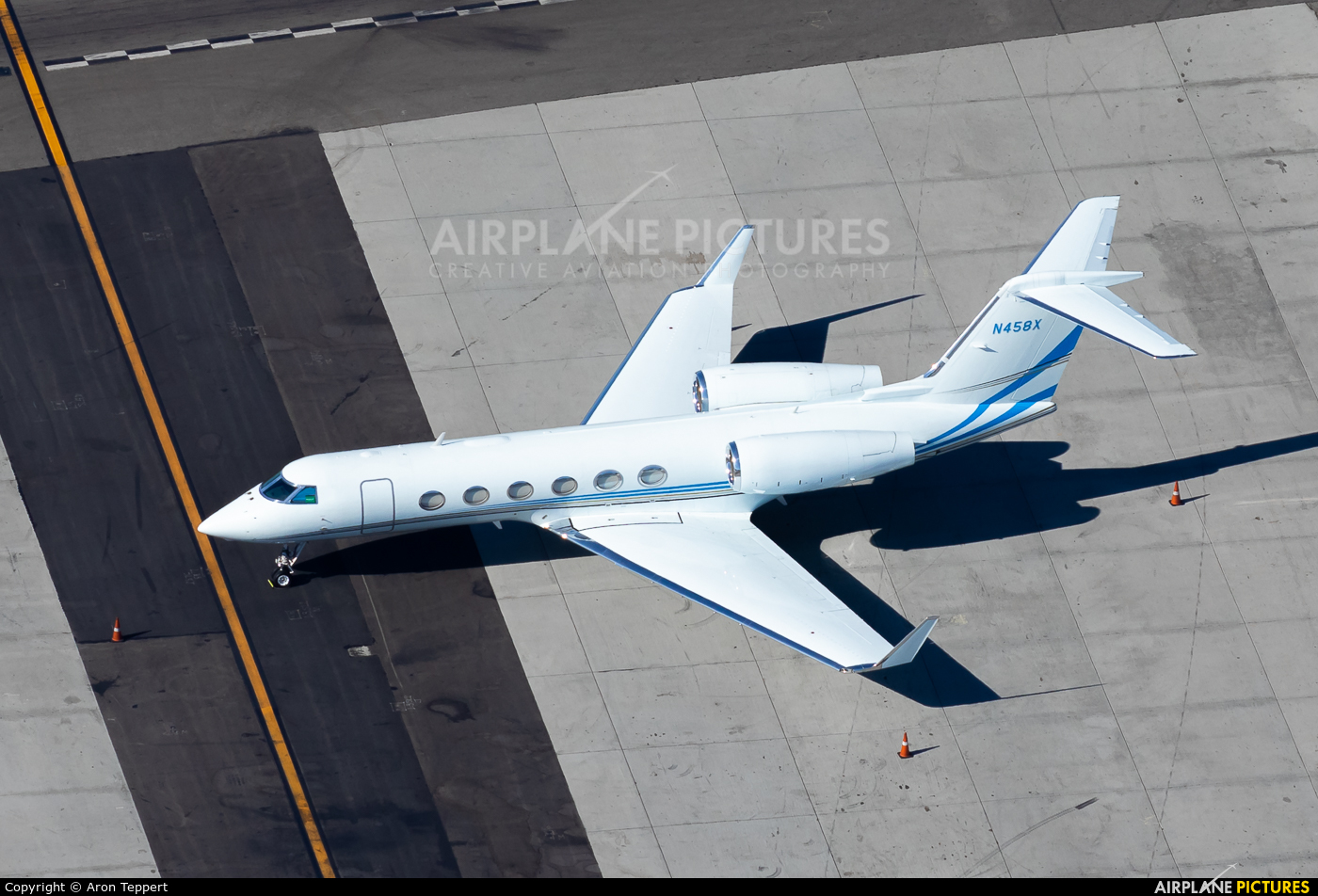 Private N458X aircraft at Los Angeles Intl