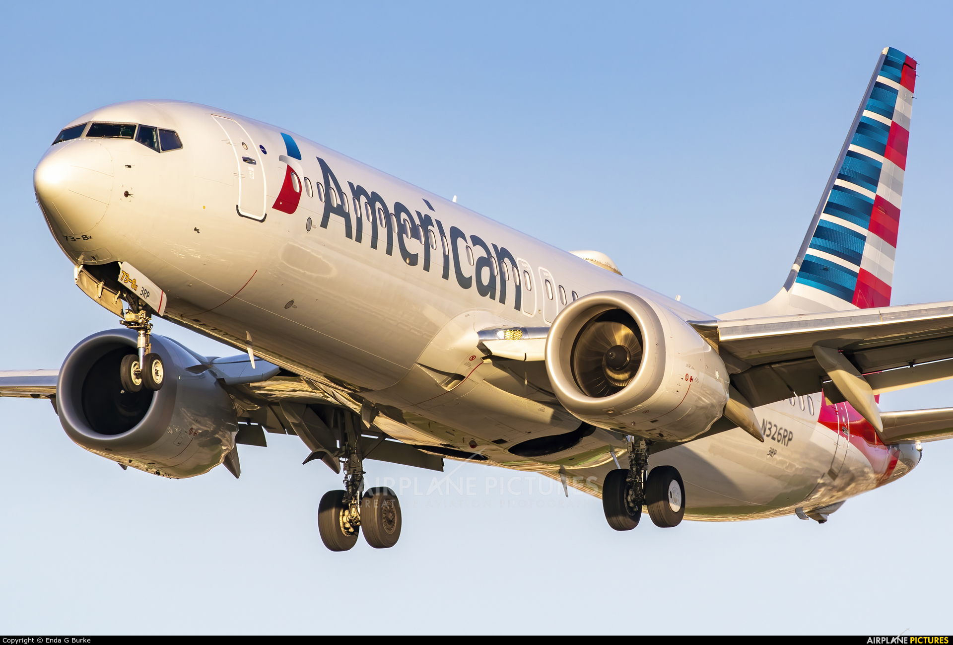 American Airlines N326RP aircraft at Los Angeles Intl