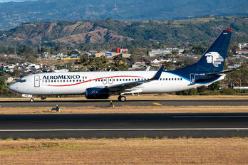 XA-AMW - Aeromexico Boeing 737-800