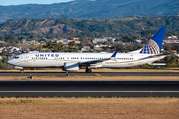 N37504 - United Airlines Boeing 737-9 MAX