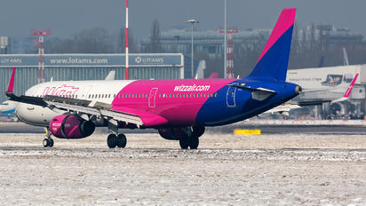 HA-LXT - Wizz Air Airbus A321