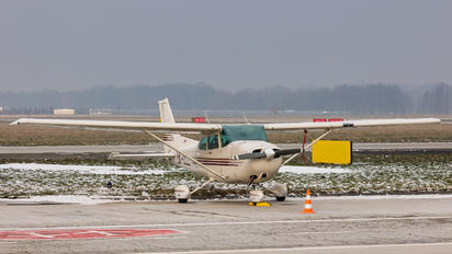OK-CLL - Elmontex Air Cessna 172 Skyhawk (all models except RG)