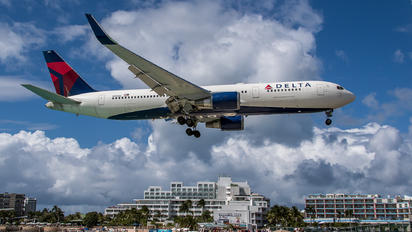 N394DL - Delta Air Lines Boeing 767-300ER