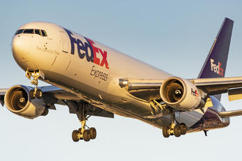 N135FE - FedEx Federal Express Boeing 767-300F
