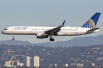 N12116 - United Airlines Boeing 757-200