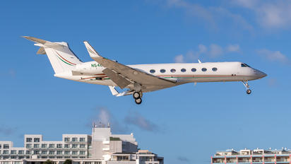 N5465M - Private Gulfstream Aerospace G-V, G-V-SP, G500, G550