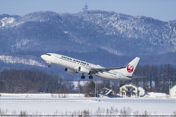 JA342J - JAL - Japan Airlines Boeing 737-800