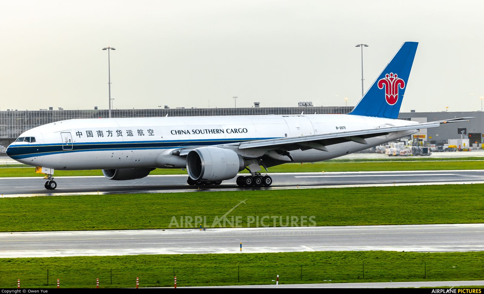 China Southern Cargo B-2071 aircraft at Amsterdam - Schiphol