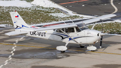 OK-VUT - Elmontex Air Cessna 172 Skyhawk (all models except RG)