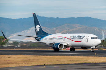 XA-AMV - Aeromexico Boeing 737-800
