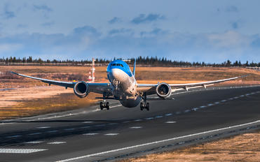 SE-RFZ - TUIfly Nordic Boeing 787-9 Dreamliner