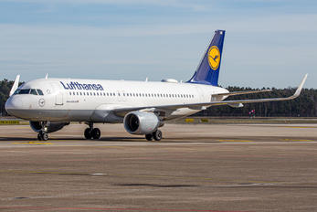 D-AIUM - Lufthansa Airbus A320