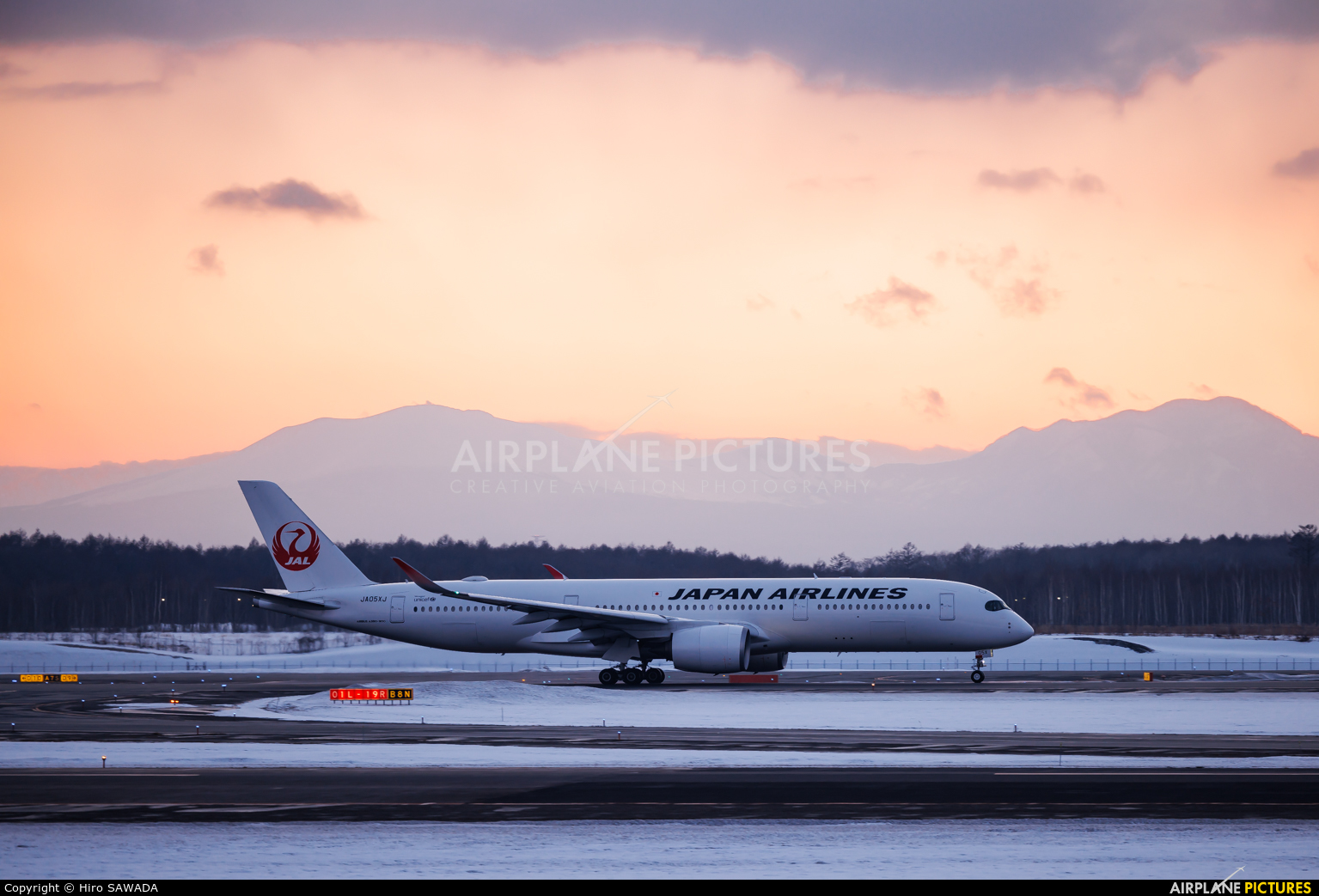 JAL - Japan Airlines JA05XJ aircraft at New Chitose