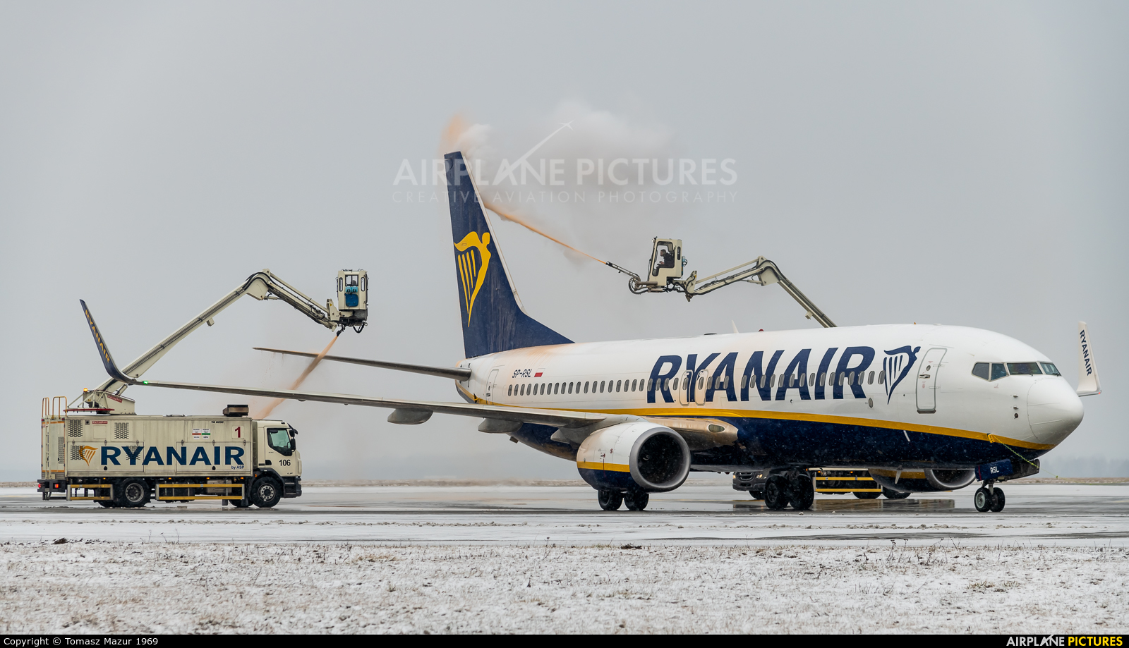 Ryanair Sun SP-RSL aircraft at Katowice - Pyrzowice