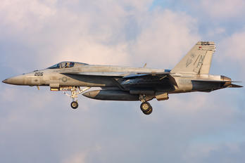 165866 - USA - Navy Boeing F/A-18E Super Hornet