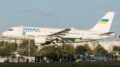 UR-ABA - Ukraine - Government Airbus A319