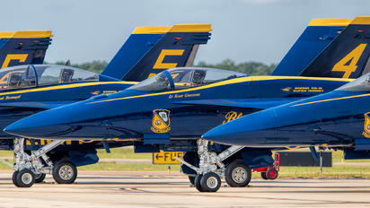 165665 - USA - Navy : Blue Angels Boeing F/A-18E Super Hornet