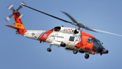 6018 - USA - Coast Guard Sikorsky HH-60J Jayhawk