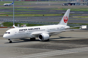 JA833J - JAL - Japan Airlines Boeing 787-8 Dreamliner