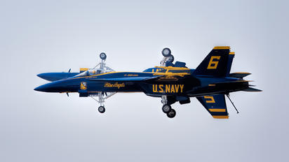 165665 - USA - Navy : Blue Angels Boeing F/A-18E Super Hornet