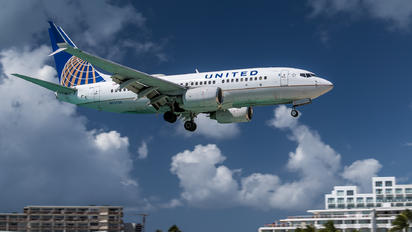 N13750 - United Airlines Boeing 737-700