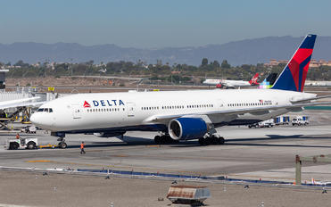 N860DA - Delta Air Lines Boeing 777-200ER