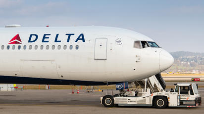 N834MH - Delta Air Lines Boeing 767-400ER