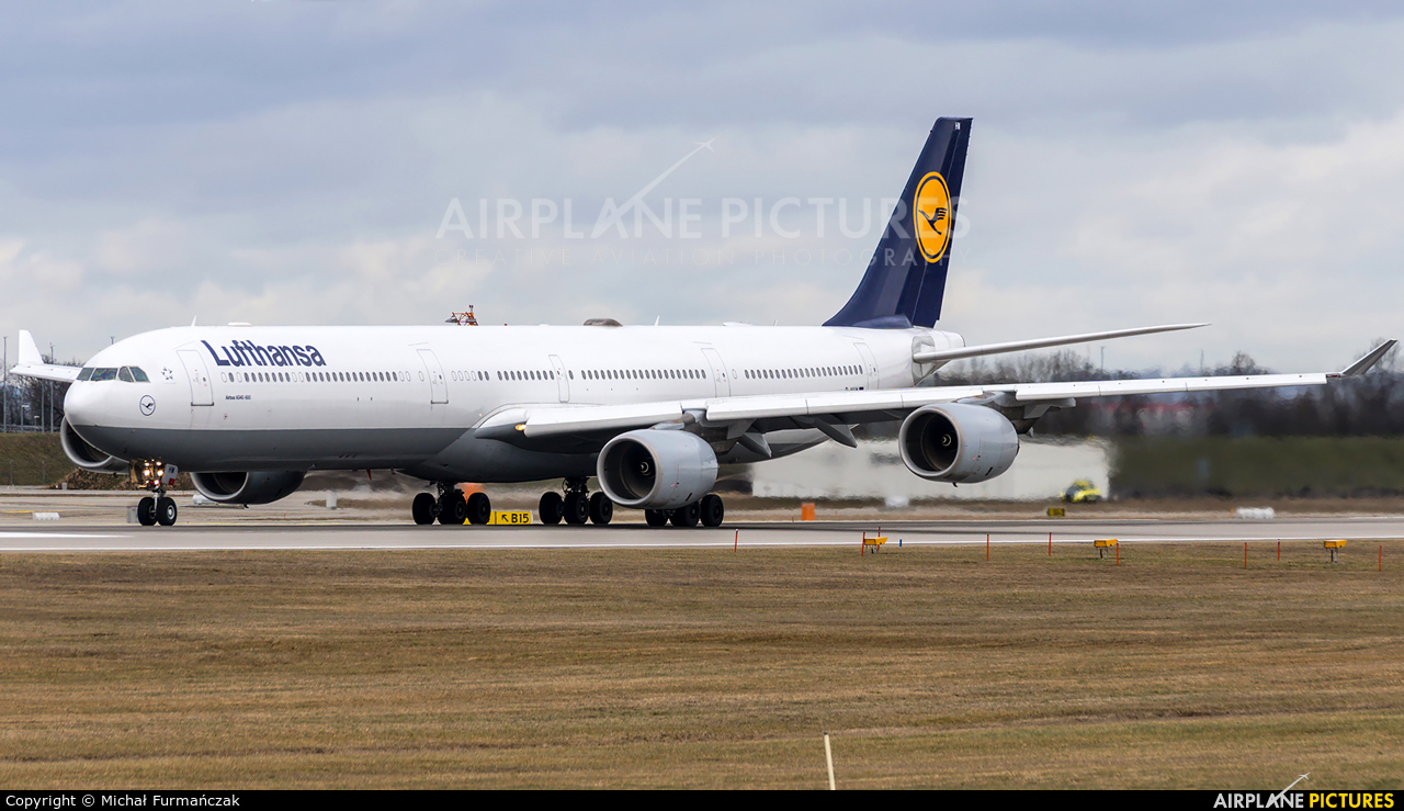 Lufthansa D-AIHW aircraft at Munich