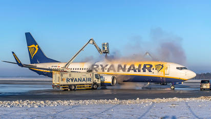 SP-RKB - Ryanair Sun Boeing 737-8AS